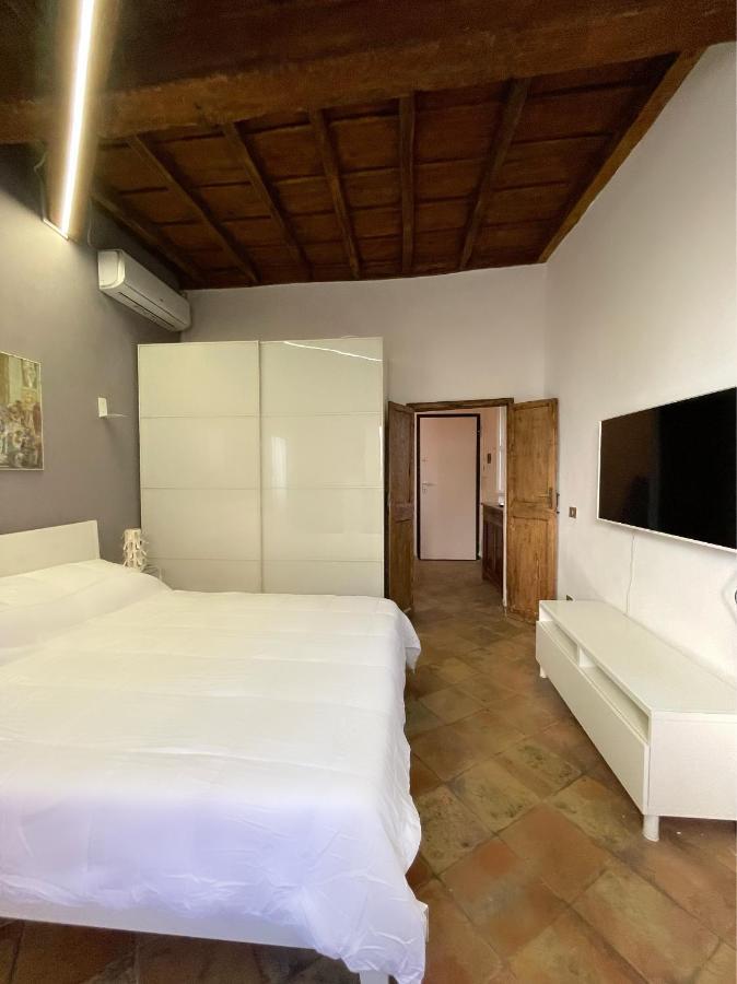 Navona Fox House Rom